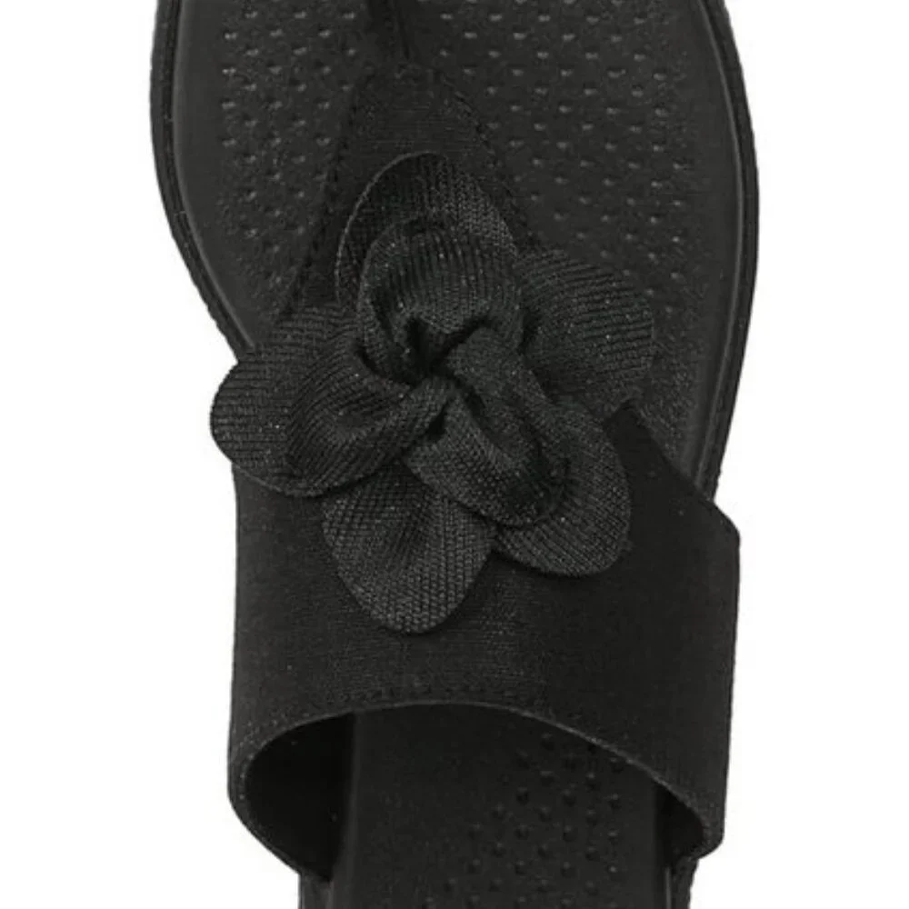 NIB BZees Women’s Bloom Flip-Flop – Black Stretch Linen, Size 8.5M